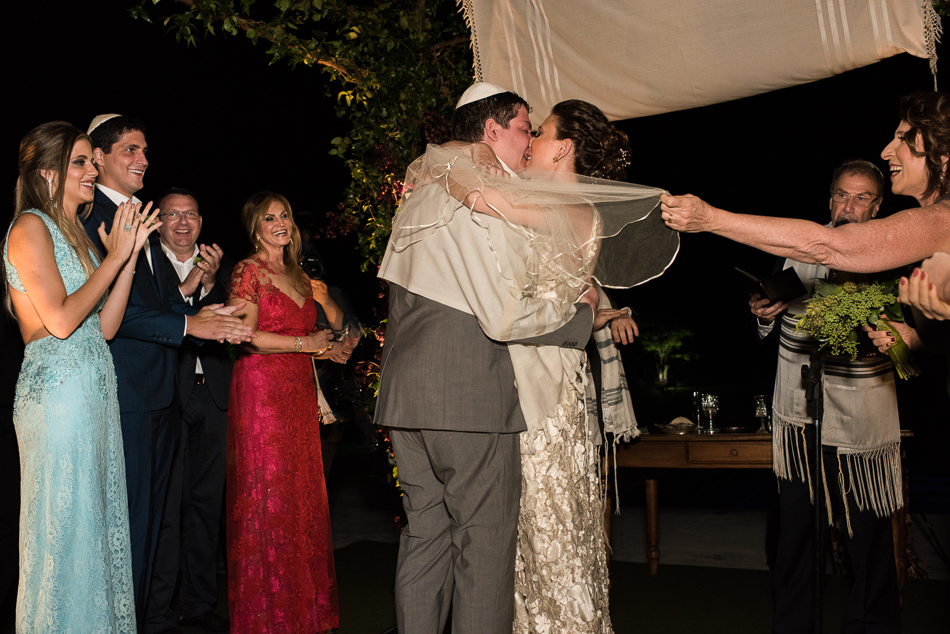 Casamento-judaico-chupá-mazal-tov-fotografo-de-casamento-judaico-fotografo-de-casamento-rio-de-janeiro-cerimonia-de-casamento-judaico-religiao-judaica-cohen-cerimonial-galeria-jardim-sitio-meio-do-mato-kipá-clara-sampaio-fotografia-casamento-de-dia-casamento-judeu-sinagoga-torá