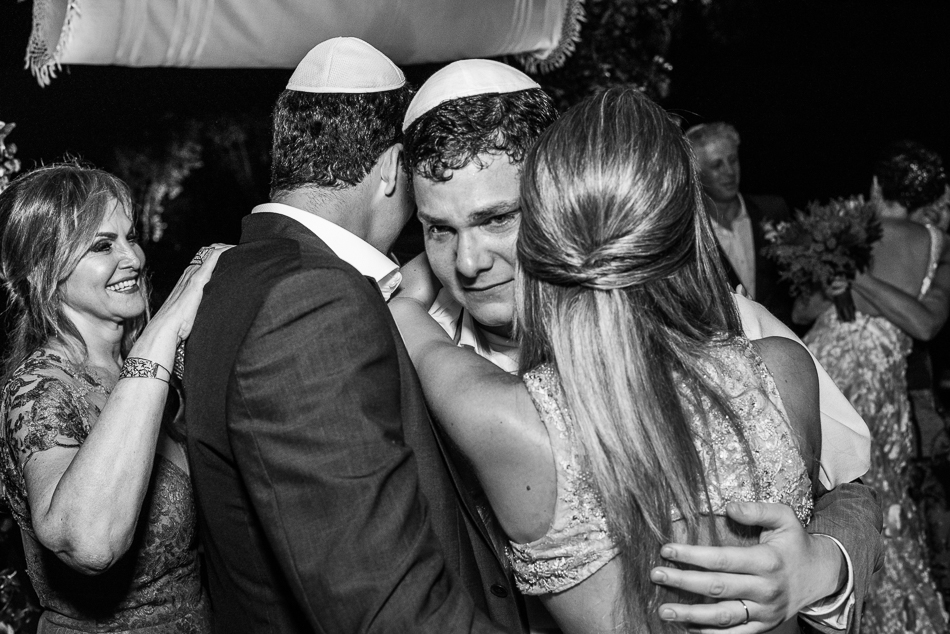 Casamento-judaico-chupá-mazal-tov-fotografo-de-casamento-judaico-fotografo-de-casamento-rio-de-janeiro-cerimonia-de-casamento-judaico-religiao-judaica-cohen-cerimonial-galeria-jardim-sitio-meio-do-mato-kipá-clara-sampaio-fotografia-casamento-de-dia-casamento-judeu-sinagoga-torá