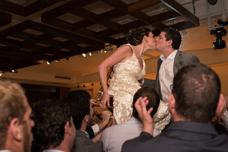 Casamento-judaico-chupá-mazal-tov-fotografo-de-casamento-judaico-fotografo-de-casamento-rio-de-janeiro-cerimonia-de-casamento-judaico-religiao-judaica-cohen-cerimonial-galeria-jardim-sitio-meio-do-mato-kipá-clara-sampaio-fotografia-casamento-de-dia-casamento-judeu-sinagoga-torá