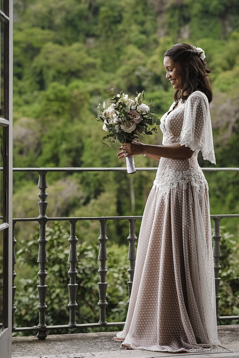 Destination wedding, casando de dia, casamento criativo, destination wedding Brazil, destination wedding rio de Janeiro, vestido de noiva, decoração casamento de dia, maquiagem de casamento, sapato de noiva, casando no solar real, Clara Sampaio Fotografia