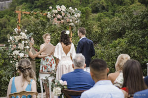 Destination wedding, casando de dia, casamento criativo, destination wedding Brazil, destination wedding rio de Janeiro, vestido de noiva, decoração casamento de dia, maquiagem de casamento, sapato de noiva, casando no solar real, Clara Sampaio Fotografia