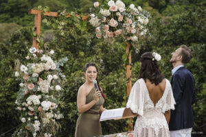 Destination wedding, casando de dia, casamento criativo, destination wedding Brazil, destination wedding rio de Janeiro, vestido de noiva, decoração casamento de dia, maquiagem de casamento, sapato de noiva, casando no solar real, Clara Sampaio Fotografia