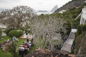 Destination wedding, casando de dia, casamento criativo, destination wedding Brazil, destination wedding rio de Janeiro, vestido de noiva, decoração casamento de dia, maquiagem de casamento, sapato de noiva, casando no solar real, Clara Sampaio Fotografia