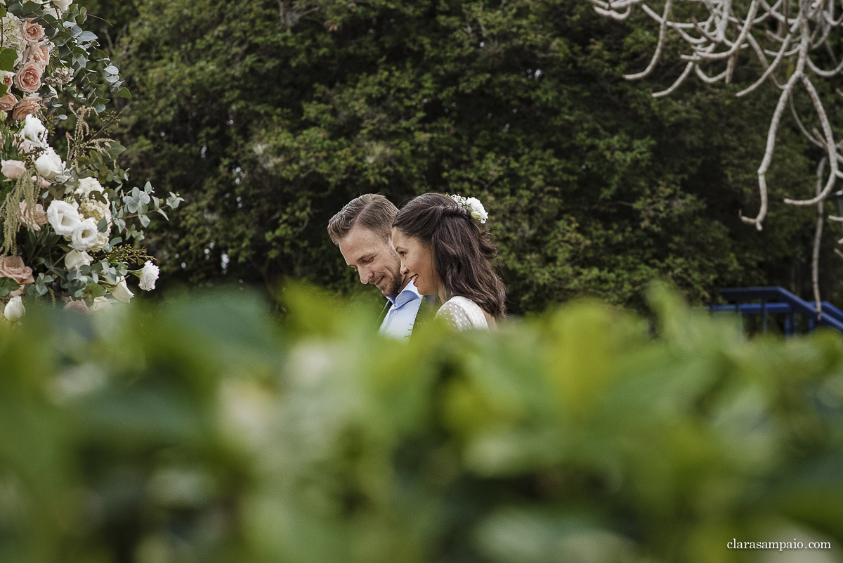 Destination wedding, casando de dia, casamento criativo, destination wedding Brazil, destination wedding rio de Janeiro, vestido de noiva, decoração casamento de dia, maquiagem de casamento, sapato de noiva, casando no solar real, Clara Sampaio Fotografia