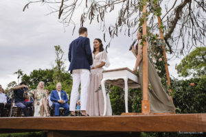 Destination wedding, casando de dia, casamento criativo, destination wedding Brazil, destination wedding rio de Janeiro, vestido de noiva, decoração casamento de dia, maquiagem de casamento, sapato de noiva, casando no solar real, Clara Sampaio Fotografia