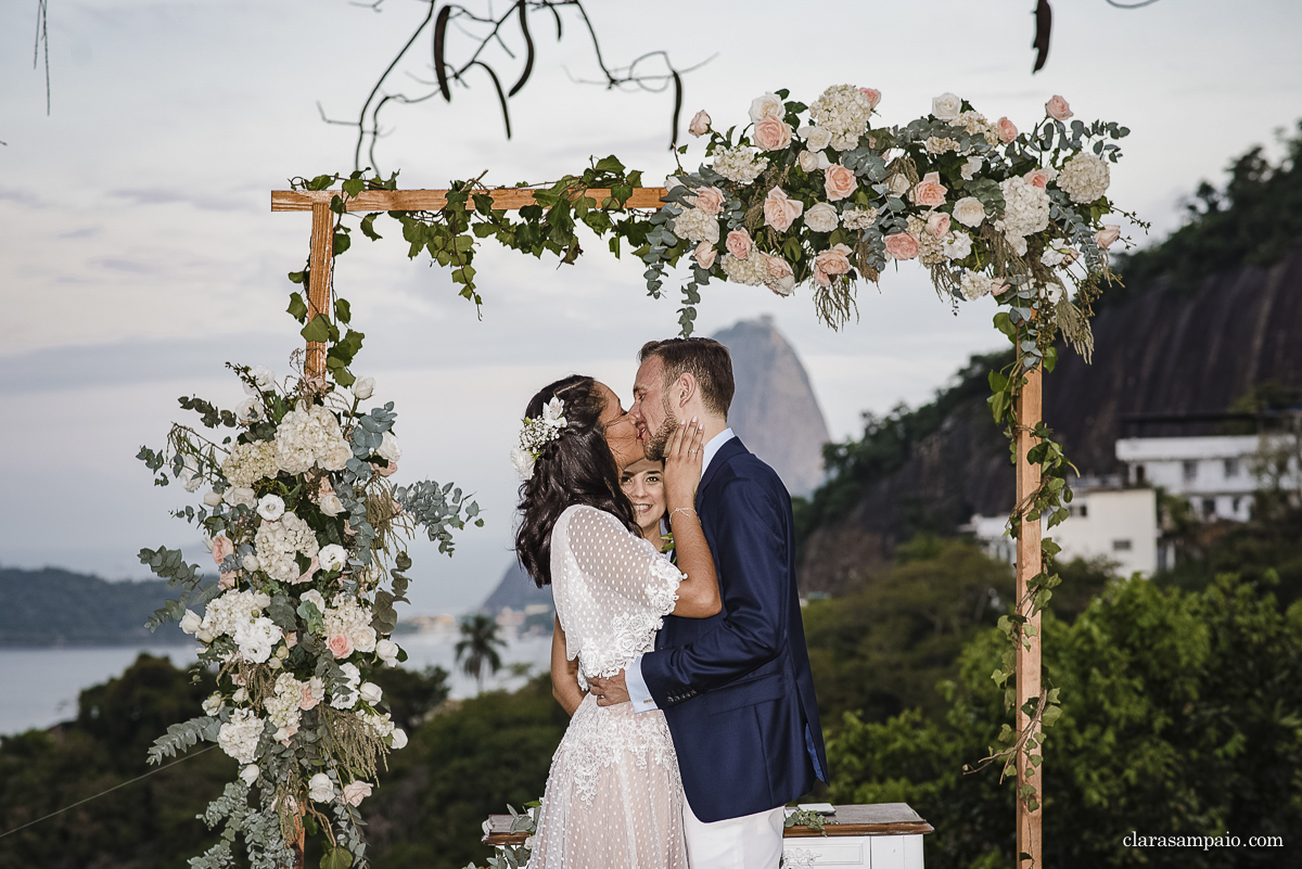 Destination wedding, casando de dia, casamento criativo, destination wedding Brazil, destination wedding rio de Janeiro, vestido de noiva, decoração casamento de dia, maquiagem de casamento, sapato de noiva, casando no solar real, Clara Sampaio Fotografia