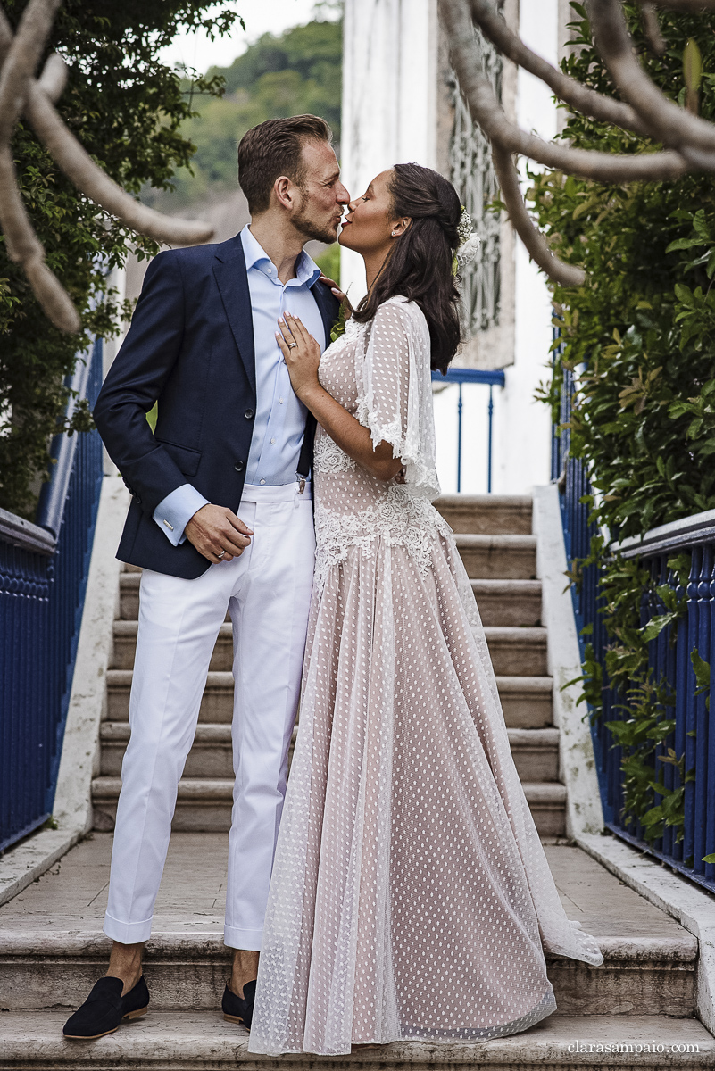 Destination wedding, casando de dia, casamento criativo, destination wedding Brazil, destination wedding rio de Janeiro, vestido de noiva, decoração casamento de dia, maquiagem de casamento, sapato de noiva, casando no solar real, Clara Sampaio Fotografia