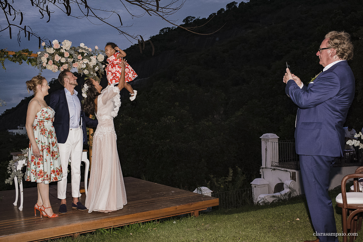 Destination wedding, casando de dia, casamento criativo, destination wedding Brazil, destination wedding rio de Janeiro, vestido de noiva, decoração casamento de dia, maquiagem de casamento, sapato de noiva, casando no solar real, Clara Sampaio Fotografia