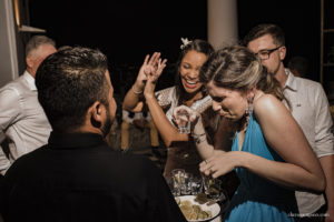 Destination wedding, casando de dia, casamento criativo, destination wedding Brazil, destination wedding rio de Janeiro, vestido de noiva, decoração casamento de dia, maquiagem de casamento, sapato de noiva, casando no solar real, Clara Sampaio Fotografia