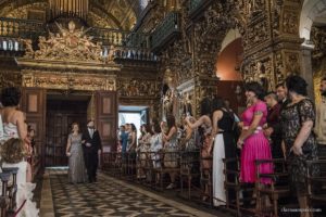 Casamento no mosteiro de São Bento, casamento criativo, melhor fotógrafo de casamento rio de janeiro, fotógrafo de casamento rj, casamento católico, vestido de noiva, making of no hotel novo mundo, clara Sampaio fotografia