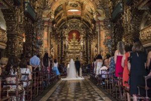 Casamento no mosteiro de São Bento, casamento criativo, melhor fotógrafo de casamento rio de janeiro, fotógrafo de casamento rj, casamento católico, vestido de noiva, making of no hotel novo mundo, clara Sampaio fotografia