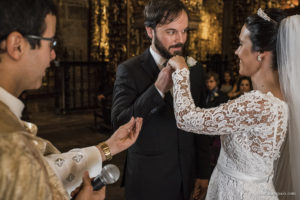 Casamento no mosteiro de São Bento, casamento criativo, melhor fotógrafo de casamento rio de janeiro, fotógrafo de casamento rj, casamento católico, vestido de noiva, making of no hotel novo mundo, clara Sampaio fotografia