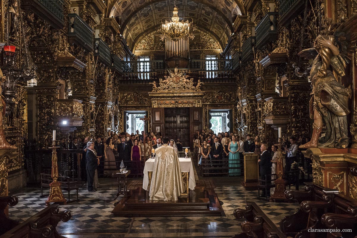 Casamento no mosteiro de São Bento, casamento criativo, melhor fotógrafo de casamento rio de janeiro, fotógrafo de casamento rj, casamento católico, vestido de noiva, making of no hotel novo mundo, clara Sampaio fotografia