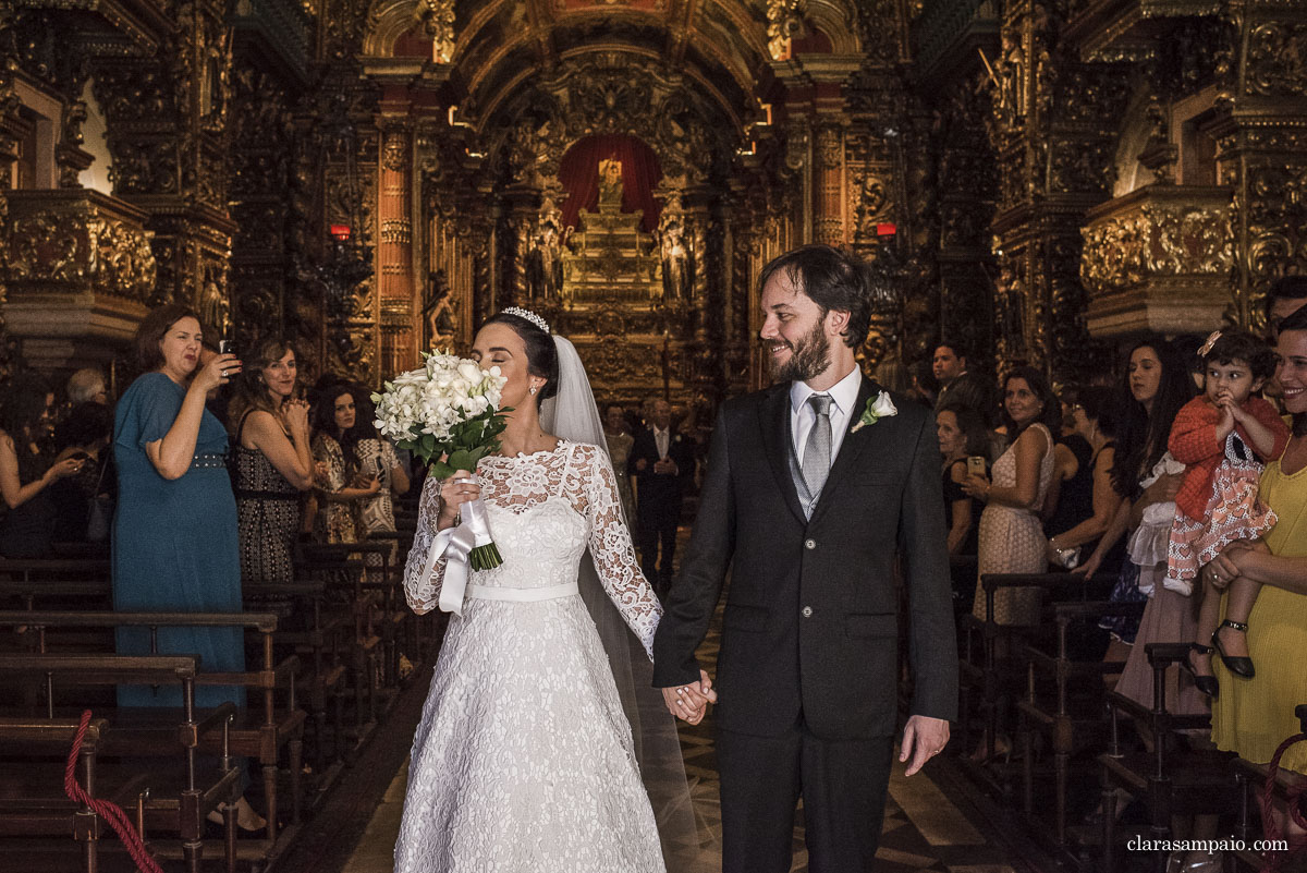 Casamento no mosteiro de São Bento, casamento criativo, melhor fotógrafo de casamento rio de janeiro, fotógrafo de casamento rj, casamento católico, vestido de noiva, making of no hotel novo mundo, clara Sampaio fotografia