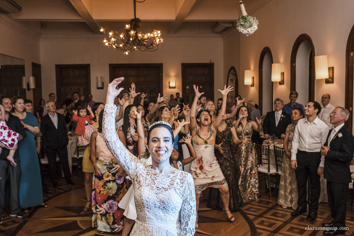 Casamento no mosteiro de São Bento, casamento criativo, melhor fotógrafo de casamento rio de janeiro, fotógrafo de casamento rj, casamento católico, vestido de noiva, making of no hotel novo mundo, clara Sampaio fotografia