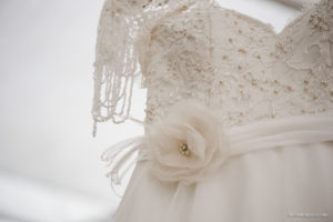 Casamento com banda de fanfarra, casamento criativo, casamento celebrado por amigos, vestido de noiva, decoração casamento de dia, maquiagem de casamento, sapato de noiva, casando no bosque da fazenda, Clara Sampaio Fotografia