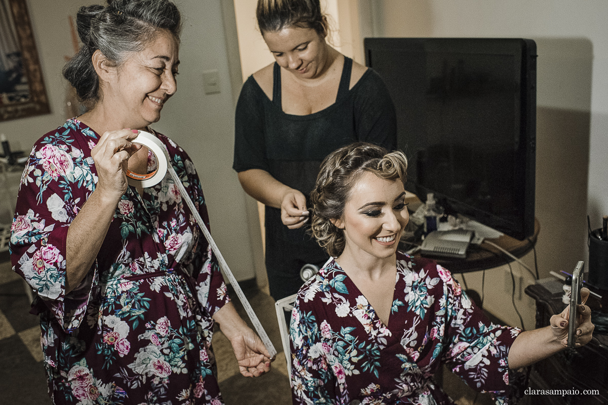 Casamento com banda de fanfarra, casamento criativo, casamento celebrado por amigos, vestido de noiva, decoração casamento de dia, maquiagem de casamento, sapato de noiva, casando no bosque da fazenda, Clara Sampaio Fotografia