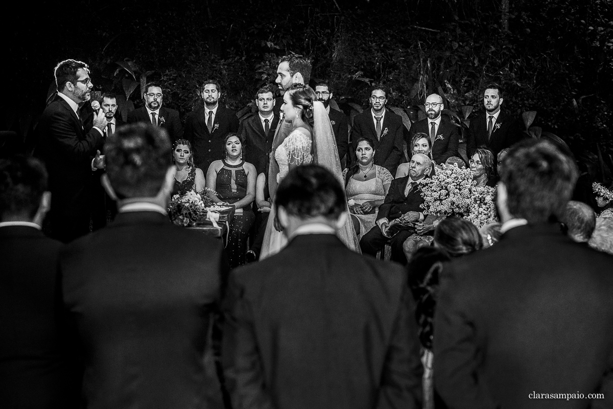 Casamento com banda de fanfarra, casamento criativo, casamento celebrado por amigos, vestido de noiva, decoração casamento de dia, maquiagem de casamento, sapato de noiva, casando no bosque da fazenda, Clara Sampaio Fotografia