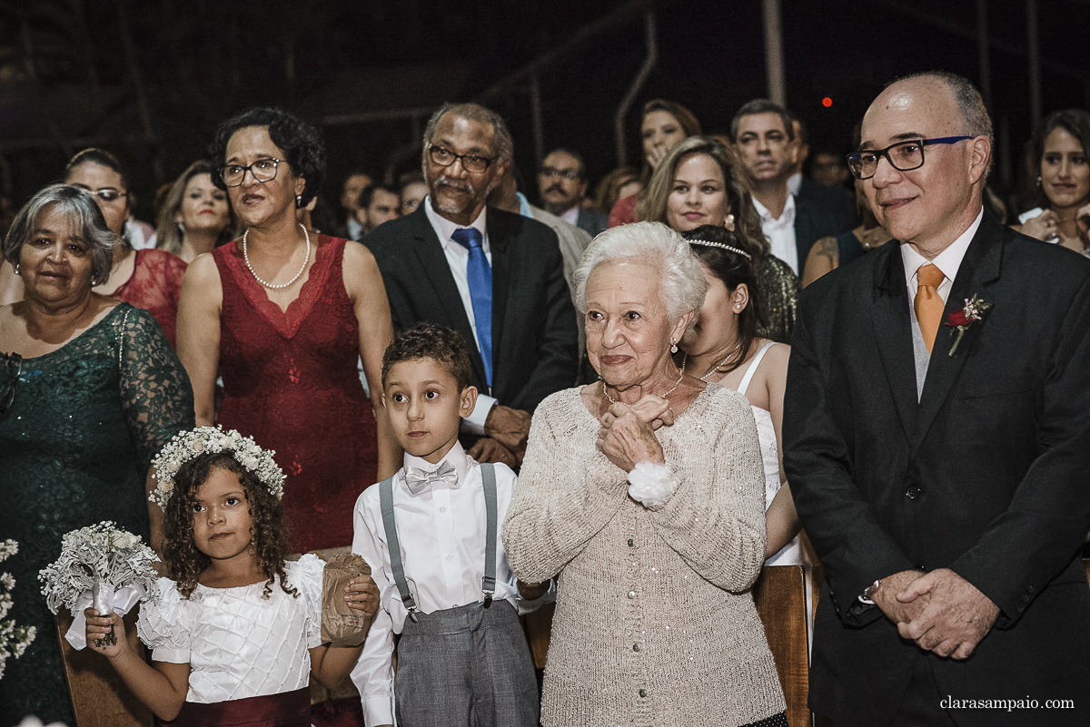 Casamento com banda de fanfarra, casamento criativo, casamento celebrado por amigos, vestido de noiva, decoração casamento de dia, maquiagem de casamento, sapato de noiva, casando no bosque da fazenda, Clara Sampaio Fotografia