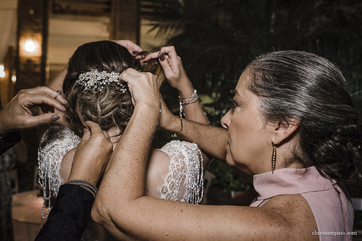 Casamento com banda de fanfarra, casamento criativo, casamento celebrado por amigos, vestido de noiva, decoração casamento de dia, maquiagem de casamento, sapato de noiva, casando no bosque da fazenda, Clara Sampaio Fotografia