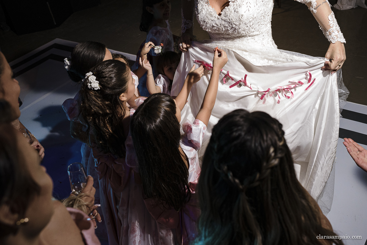 Casamento com atrações especiais, casamento com baile do Danny, casamento com bateria de escola de samba, melhor fotógrafo de casamento rio de janeiro, fotografia de casamento rio de janeiro, vestido de noiva, casando no Copacabana palace, clara Sampaio fotografia