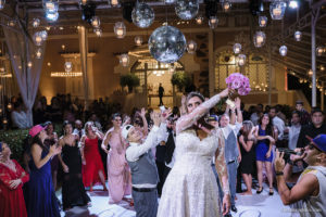 Casamento com atrações especiais, casamento com baile do Danny, casamento com bateria de escola de samba, melhor fotógrafo de casamento rio de janeiro, fotografia de casamento rio de janeiro, vestido de noiva, casando no Copacabana palace, clara Sampaio fotografia