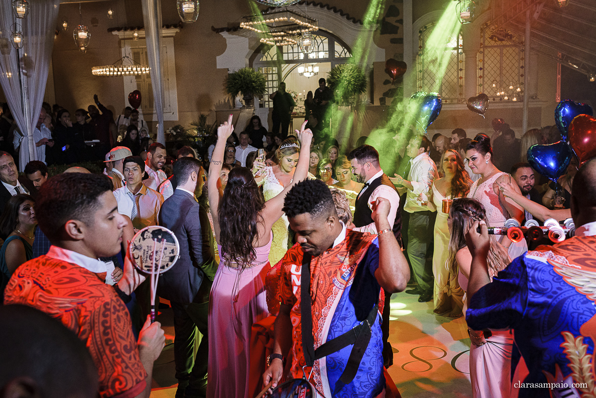 Casamento com atrações especiais, casamento com baile do Danny, casamento com bateria de escola de samba, melhor fotógrafo de casamento rio de janeiro, fotografia de casamento rio de janeiro, vestido de noiva, casando no Copacabana palace, clara Sampaio fotografia