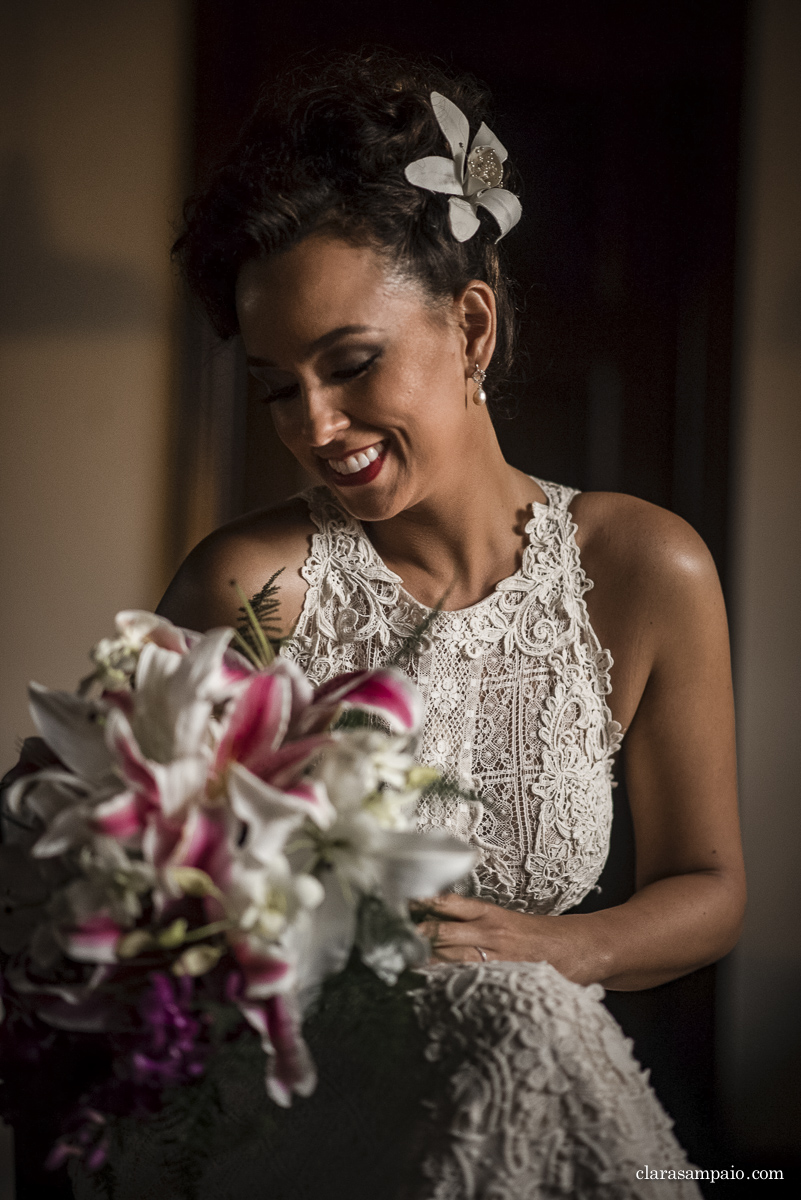 Casamento em casa, noivas 2021, noivas 2022, vestido de noiva, casamento criativo, melhor fotógrafo de casamento, fotógrafa de casamento rio de janeiro, imagens únicas, memórias, making of, cerimônia de casamento, festa de casamento, casando em casa, casando no rio de janeiro, clara Sampaio fotografia