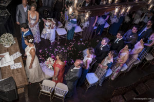 Casamento em casa, noivas 2021, noivas 2022, vestido de noiva, casamento criativo, melhor fotógrafo de casamento, fotógrafa de casamento rio de janeiro, imagens únicas, memórias, making of, cerimônia de casamento, festa de casamento, casando em casa, casando no rio de janeiro, clara Sampaio fotografia