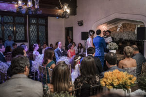 Casamento em casa, noivas 2021, noivas 2022, vestido de noiva, casamento criativo, melhor fotógrafo de casamento, fotógrafa de casamento rio de janeiro, imagens únicas, memórias, making of, cerimônia de casamento, festa de casamento, casando em casa, casando no rio de janeiro, clara Sampaio fotografia