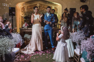 Casamento em casa, noivas 2021, noivas 2022, vestido de noiva, casamento criativo, melhor fotógrafo de casamento, fotógrafa de casamento rio de janeiro, imagens únicas, memórias, making of, cerimônia de casamento, festa de casamento, casando em casa, casando no rio de janeiro, clara Sampaio fotografia