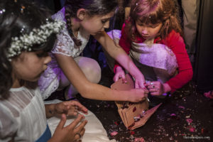 Casamento em casa, noivas 2021, noivas 2022, vestido de noiva, casamento criativo, melhor fotógrafo de casamento, fotógrafa de casamento rio de janeiro, imagens únicas, memórias, making of, cerimônia de casamento, festa de casamento, casando em casa, casando no rio de janeiro, clara Sampaio fotografia