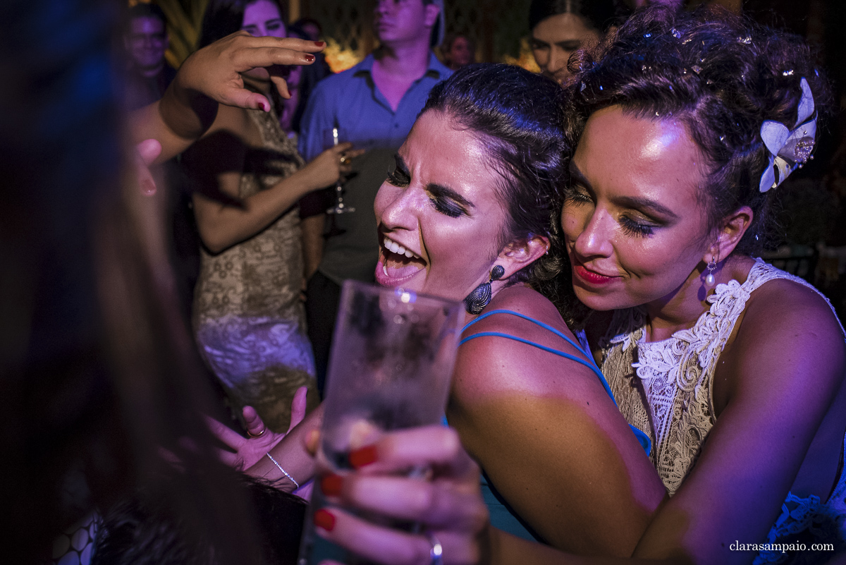 Casamento em casa, noivas 2021, noivas 2022, vestido de noiva, casamento criativo, melhor fotógrafo de casamento, fotógrafa de casamento rio de janeiro, imagens únicas, memórias, making of, cerimônia de casamento, festa de casamento, casando em casa, casando no rio de janeiro, clara Sampaio fotografia