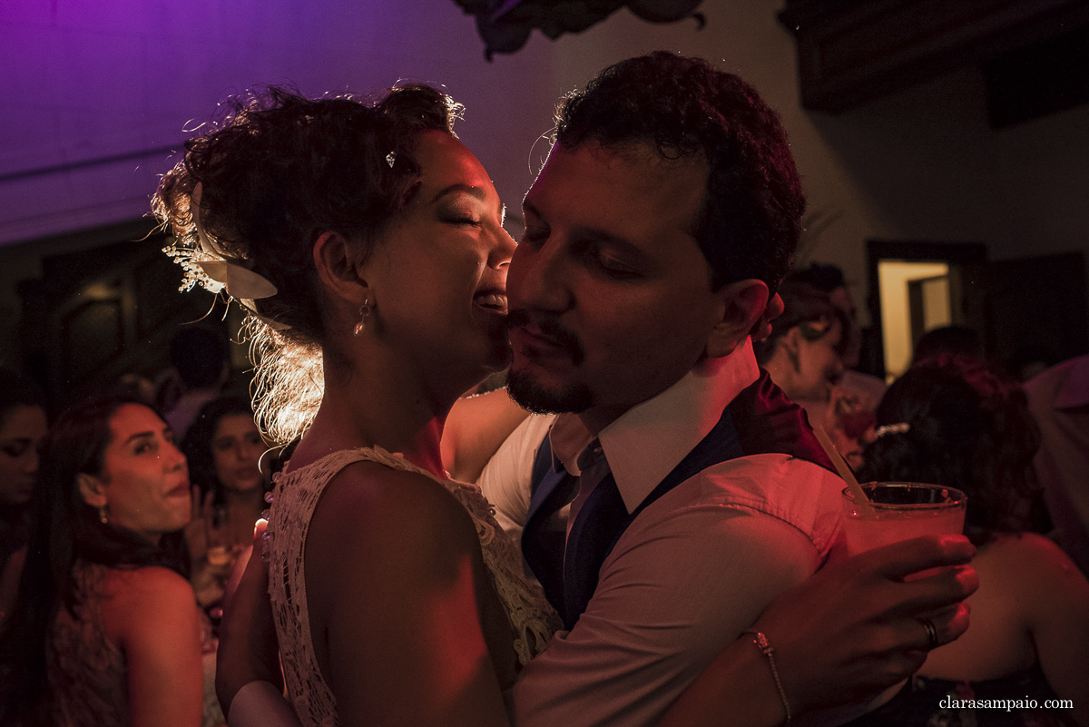 Casamento em casa, noivas 2021, noivas 2022, vestido de noiva, casamento criativo, melhor fotógrafo de casamento, fotógrafa de casamento rio de janeiro, imagens únicas, memórias, making of, cerimônia de casamento, festa de casamento, casando em casa, casando no rio de janeiro, clara Sampaio fotografia