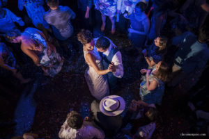 Casamento em casa, noivas 2021, noivas 2022, vestido de noiva, casamento criativo, melhor fotógrafo de casamento, fotógrafa de casamento rio de janeiro, imagens únicas, memórias, making of, cerimônia de casamento, festa de casamento, casando em casa, casando no rio de janeiro, clara Sampaio fotografia