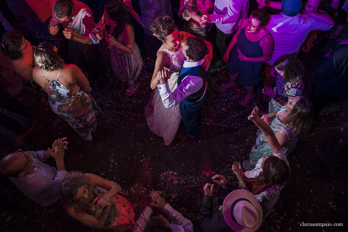 Casamento em casa, noivas 2021, noivas 2022, vestido de noiva, casamento criativo, melhor fotógrafo de casamento, fotógrafa de casamento rio de janeiro, imagens únicas, memórias, making of, cerimônia de casamento, festa de casamento, casando em casa, casando no rio de janeiro, clara Sampaio fotografia