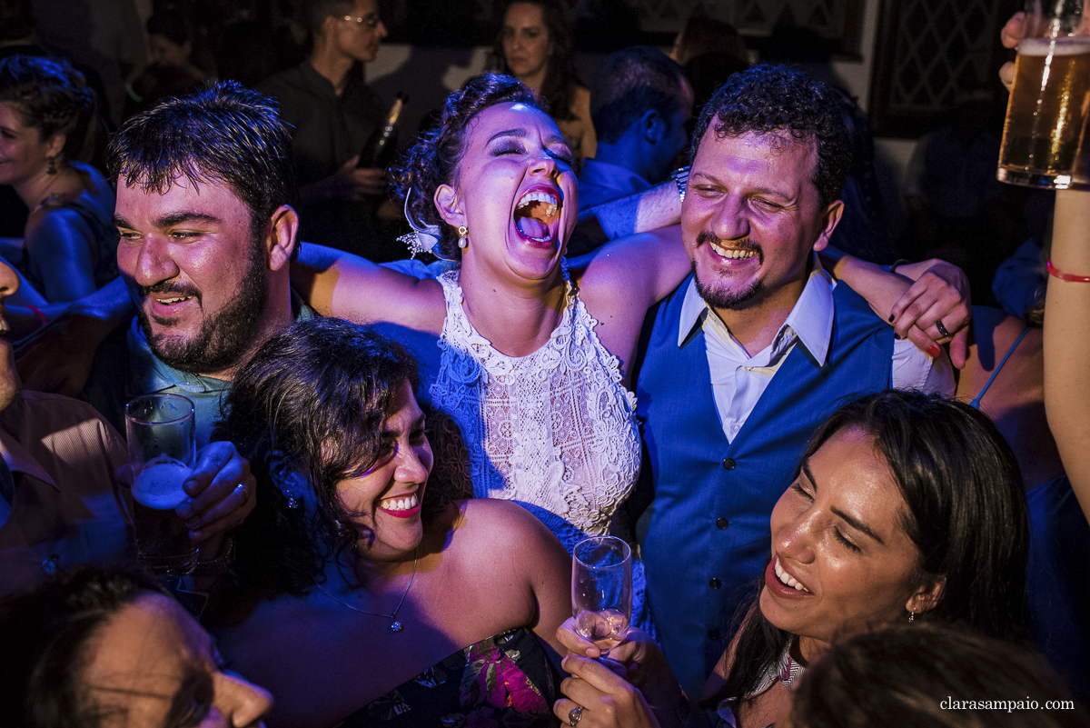 Casamento em casa, noivas 2021, noivas 2022, vestido de noiva, casamento criativo, melhor fotógrafo de casamento, fotógrafa de casamento rio de janeiro, imagens únicas, memórias, making of, cerimônia de casamento, festa de casamento, casando em casa, casando no rio de janeiro, clara Sampaio fotografia