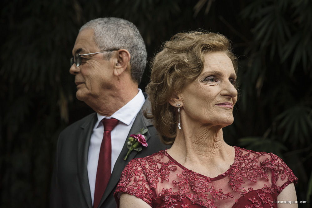 Maravilhosa Cerimônia de casamento na casa das canoas, emoção do inicio ao fim nessa cerimonia de casamento ao ar livre, amigos e familiares emocionados na cerimônia de casamento, cerimonial céu de tule impecável na cerimônia de casamento na casa das canoas, Clara Sampaio fotografia