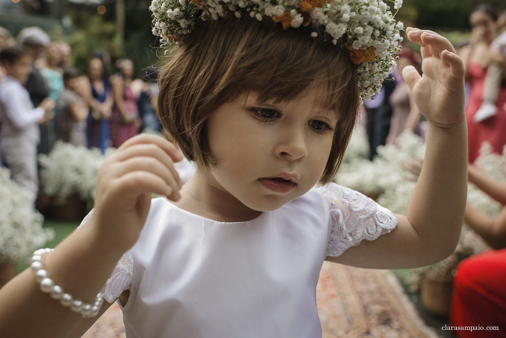 Maravilhosa Cerimônia de casamento na casa das canoas, emoção do inicio ao fim nessa cerimonia de casamento ao ar livre, amigos e familiares emocionados na cerimônia de casamento, cerimonial céu de tule impecável na cerimônia de casamento na casa das canoas, Clara Sampaio fotografia