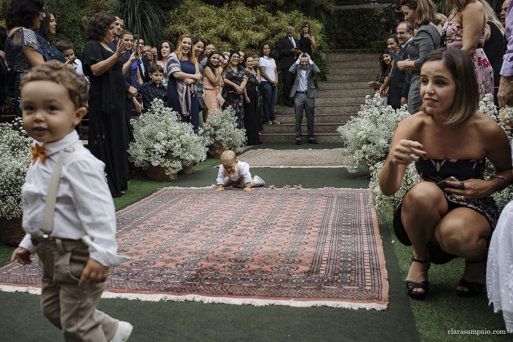 Maravilhosa Cerimônia de casamento na casa das canoas, emoção do inicio ao fim nessa cerimonia de casamento ao ar livre, amigos e familiares emocionados na cerimônia de casamento, cerimonial céu de tule impecável na cerimônia de casamento na casa das canoas, Clara Sampaio fotografia