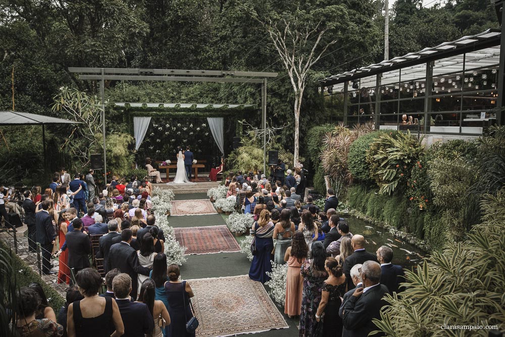 Maravilhosa Cerimônia de casamento na casa das canoas, emoção do inicio ao fim nessa cerimonia de casamento ao ar livre, amigos e familiares emocionados na cerimônia de casamento, cerimonial céu de tule impecável na cerimônia de casamento na casa das canoas, Clara Sampaio fotografia