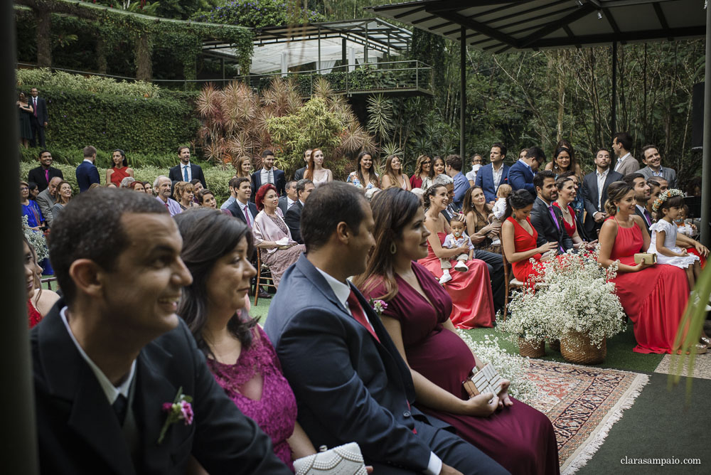 Maravilhosa Cerimônia de casamento na casa das canoas, emoção do inicio ao fim nessa cerimonia de casamento ao ar livre, amigos e familiares emocionados na cerimônia de casamento, cerimonial céu de tule impecável na cerimônia de casamento na casa das canoas, Clara Sampaio fotografia