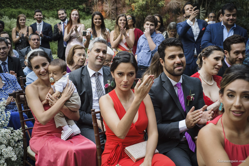 Maravilhosa Cerimônia de casamento na casa das canoas, emoção do inicio ao fim nessa cerimonia de casamento ao ar livre, amigos e familiares emocionados na cerimônia de casamento, cerimonial céu de tule impecável na cerimônia de casamento na casa das canoas, Clara Sampaio fotografia