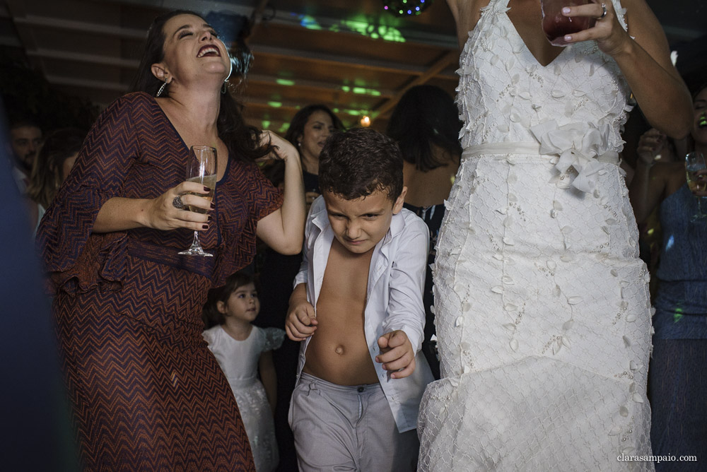 Festa maravilhosa do casamento na casa das canoas, recepção impecável organizada pelo cerimonial céu de tule, festa de casamento mais linda e colorida na casa das canoas, Isabela e Bernardo se casaram em uma festa linda na casa das canoas, festa de casamento especial e cheia de amor na casa das canoas no rio de janeiro