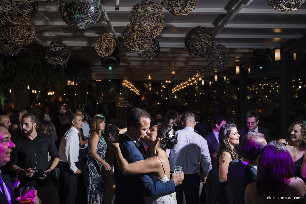 Festa maravilhosa do casamento na casa das canoas, recepção impecável organizada pelo cerimonial céu de tule, festa de casamento mais linda e colorida na casa das canoas, Isabela e Bernardo se casaram em uma festa linda na casa das canoas, festa de casamento especial e cheia de amor na casa das canoas no rio de janeiro