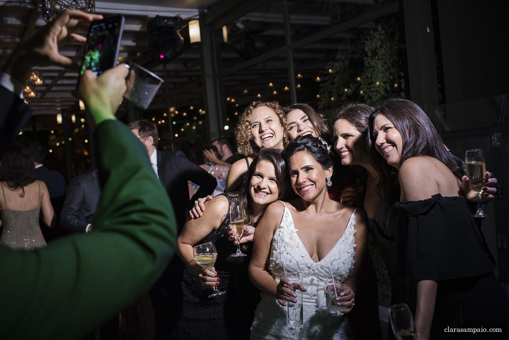 Festa maravilhosa do casamento na casa das canoas, recepção impecável organizada pelo cerimonial céu de tule, festa de casamento mais linda e colorida na casa das canoas, Isabela e Bernardo se casaram em uma festa linda na casa das canoas, festa de casamento especial e cheia de amor na casa das canoas no rio de janeiro