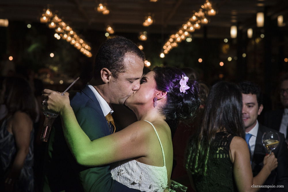 Festa maravilhosa do casamento na casa das canoas, recepção impecável organizada pelo cerimonial céu de tule, festa de casamento mais linda e colorida na casa das canoas, Isabela e Bernardo se casaram em uma festa linda na casa das canoas, festa de casamento especial e cheia de amor na casa das canoas no rio de janeiro