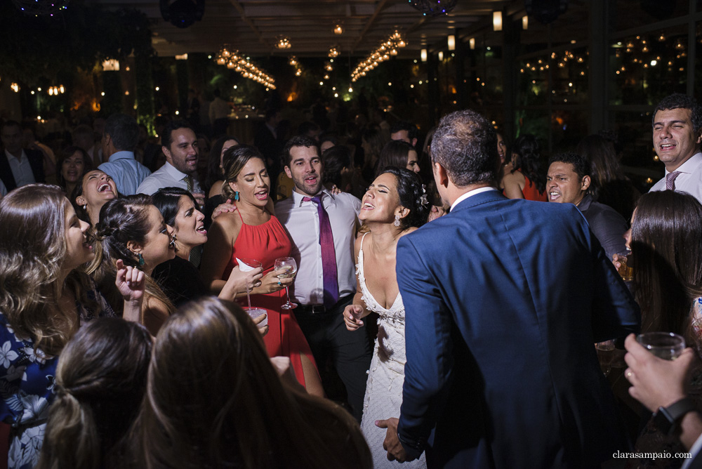 Festa maravilhosa do casamento na casa das canoas, recepção impecável organizada pelo cerimonial céu de tule, festa de casamento mais linda e colorida na casa das canoas, Isabela e Bernardo se casaram em uma festa linda na casa das canoas, festa de casamento especial e cheia de amor na casa das canoas no rio de janeiro