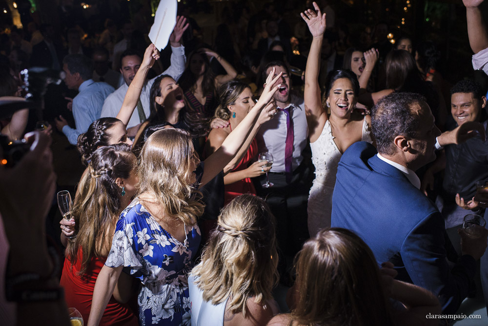 Festa maravilhosa do casamento na casa das canoas, recepção impecável organizada pelo cerimonial céu de tule, festa de casamento mais linda e colorida na casa das canoas, Isabela e Bernardo se casaram em uma festa linda na casa das canoas, festa de casamento especial e cheia de amor na casa das canoas no rio de janeiro