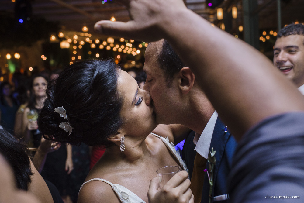 Festa maravilhosa do casamento na casa das canoas, recepção impecável organizada pelo cerimonial céu de tule, festa de casamento mais linda e colorida na casa das canoas, Isabela e Bernardo se casaram em uma festa linda na casa das canoas, festa de casamento especial e cheia de amor na casa das canoas no rio de janeiro